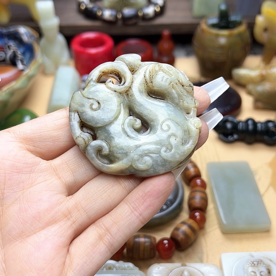 蛇纹石玉未镶嵌颈饰