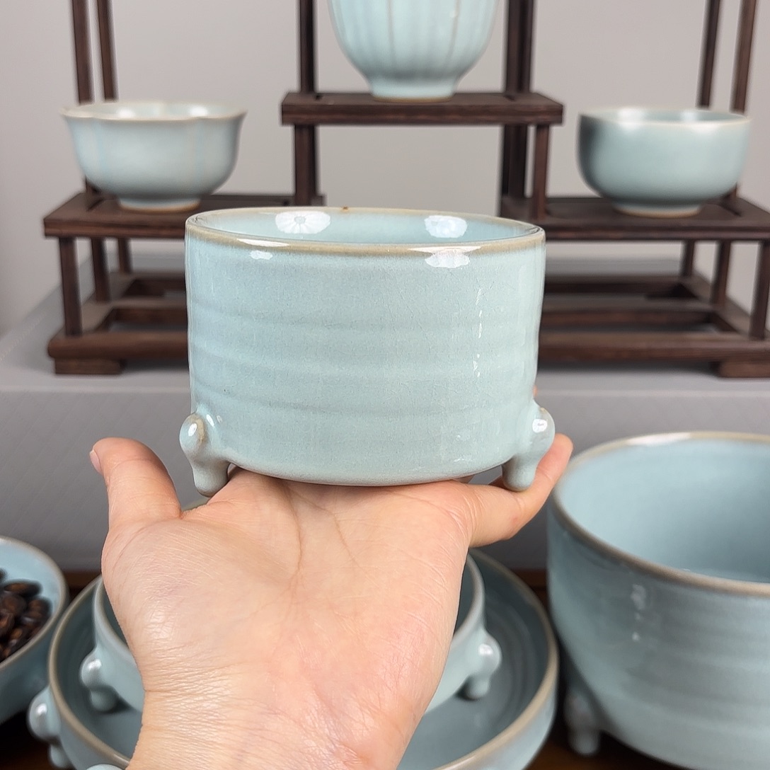 摆件天青釉弦纹樽微瑕9cm