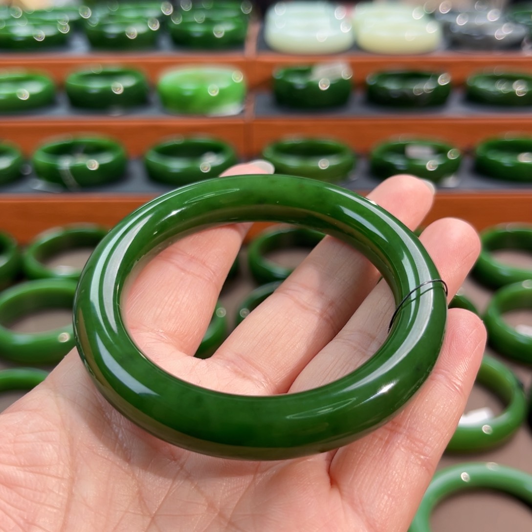 未镶嵌手镯和田玉（碧玉）