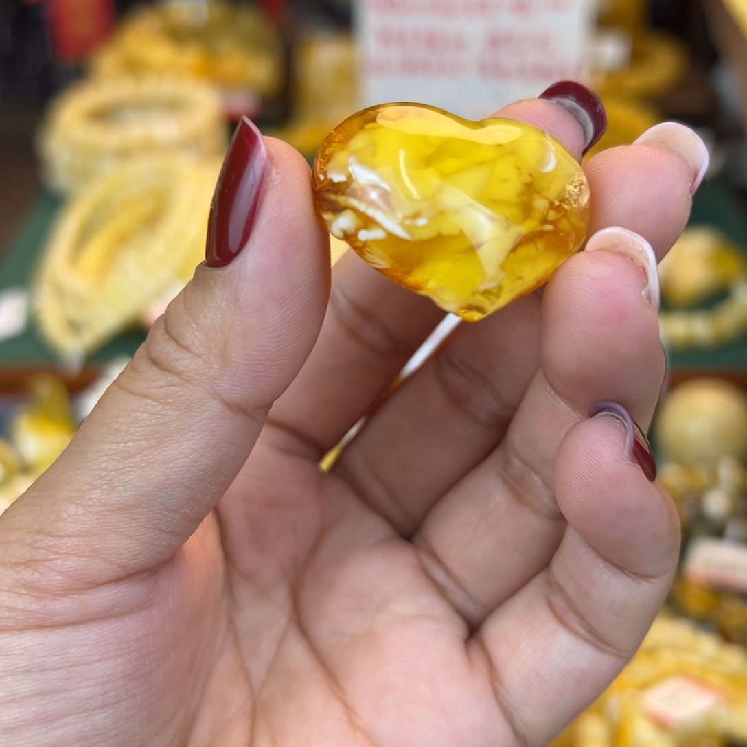 琥珀裸石未镶嵌jjjhhhhhbhbh