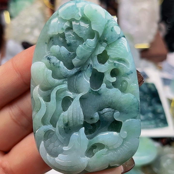 翡翠未镶嵌颈饰挂件