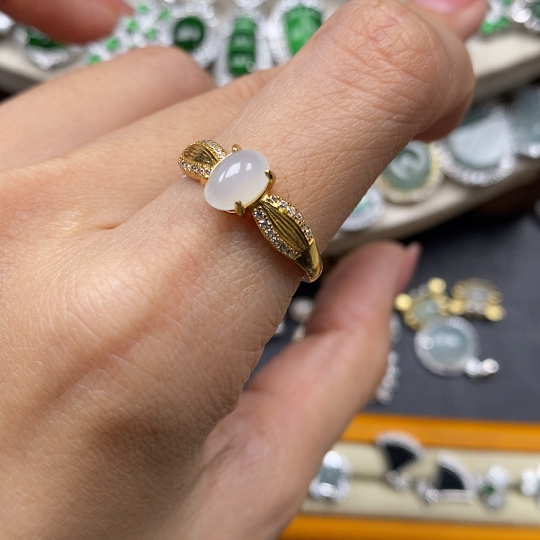 翡翠颈饰未镶嵌翡翠