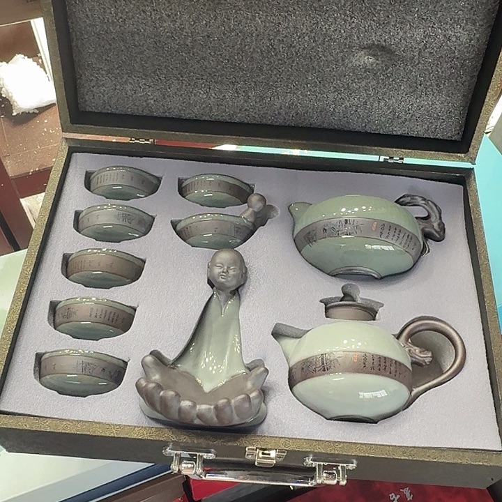 孤品茶具套装等。         