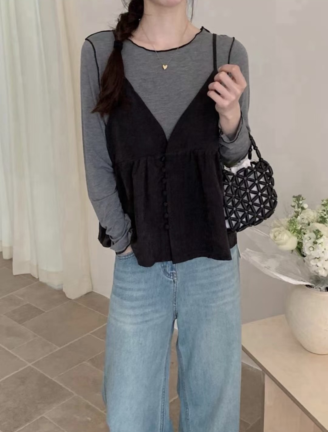 胖mm名媛风甜美减龄设计感气质显瘦吊带马甲搭纯色打底套装