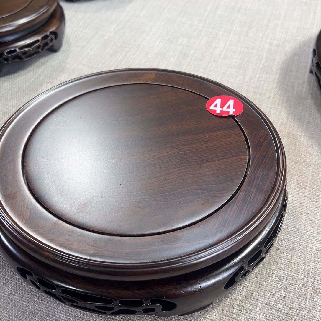 用***4红木底座精雕工艺品