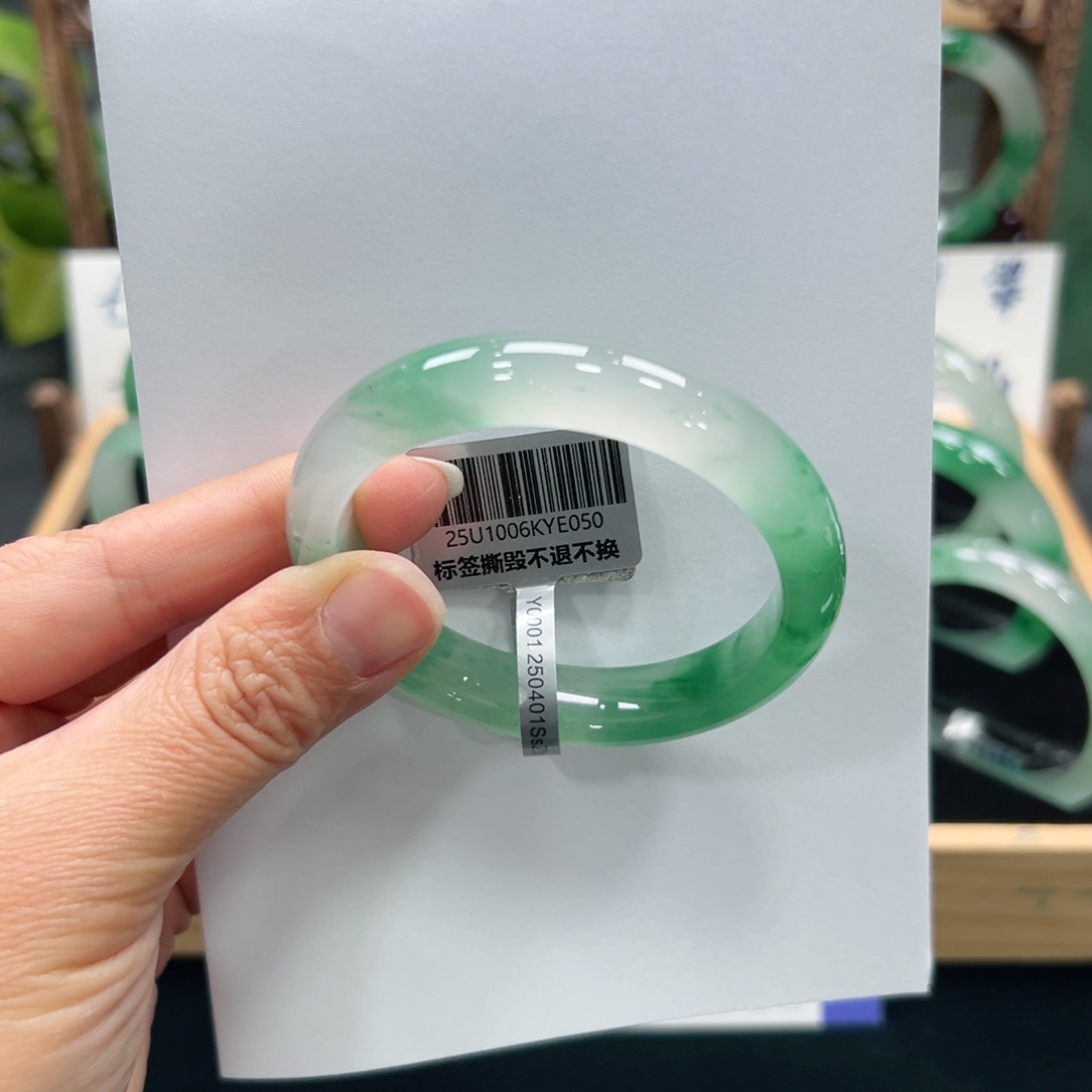 凤***）石英质玉未镶嵌手镯➕佳佳53