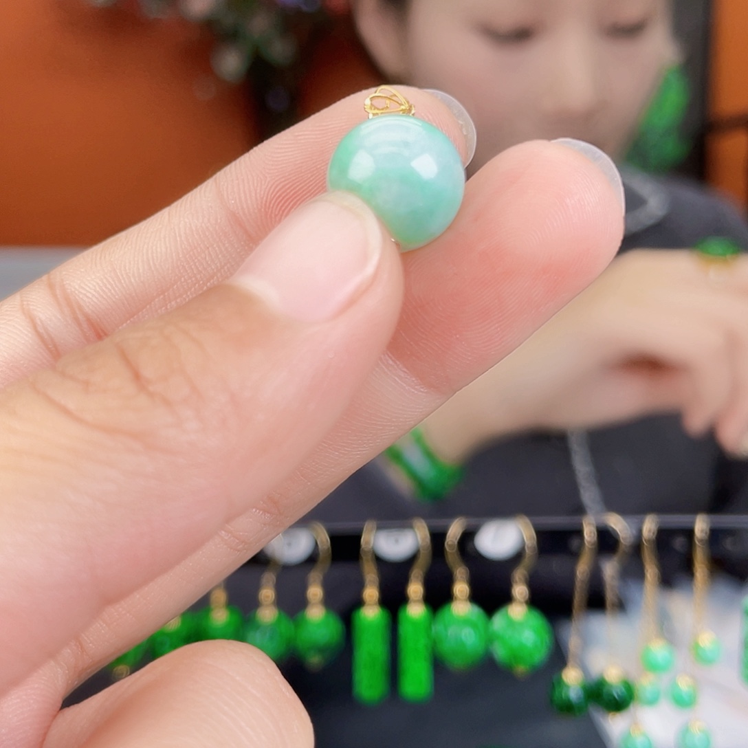 翡翠18K金镶嵌耳饰