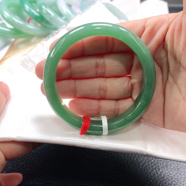 翡翠手镯未镶嵌54535453