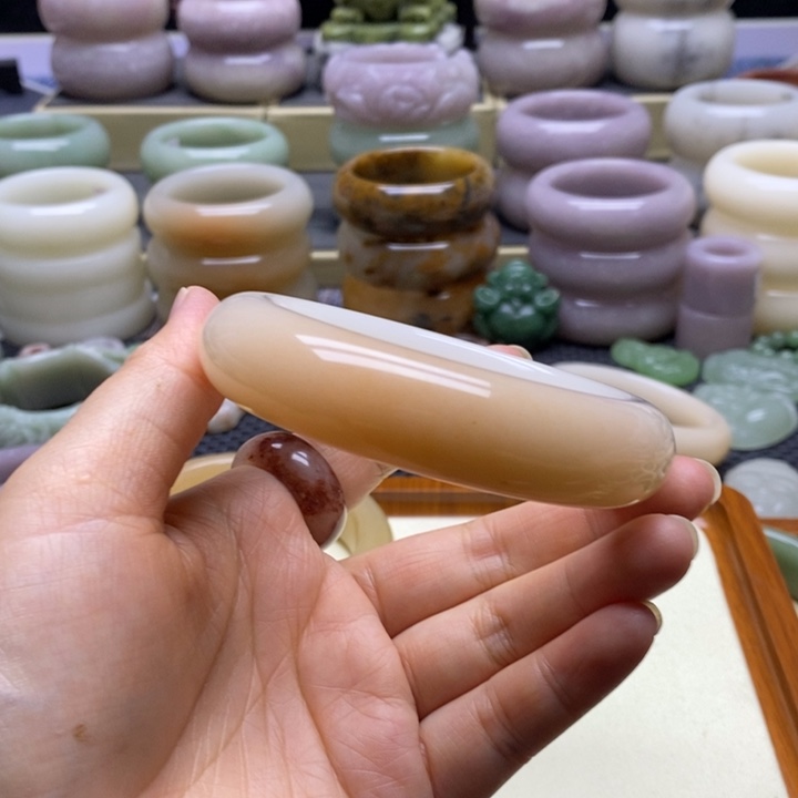 平***姐石英质玉未镶嵌手镯