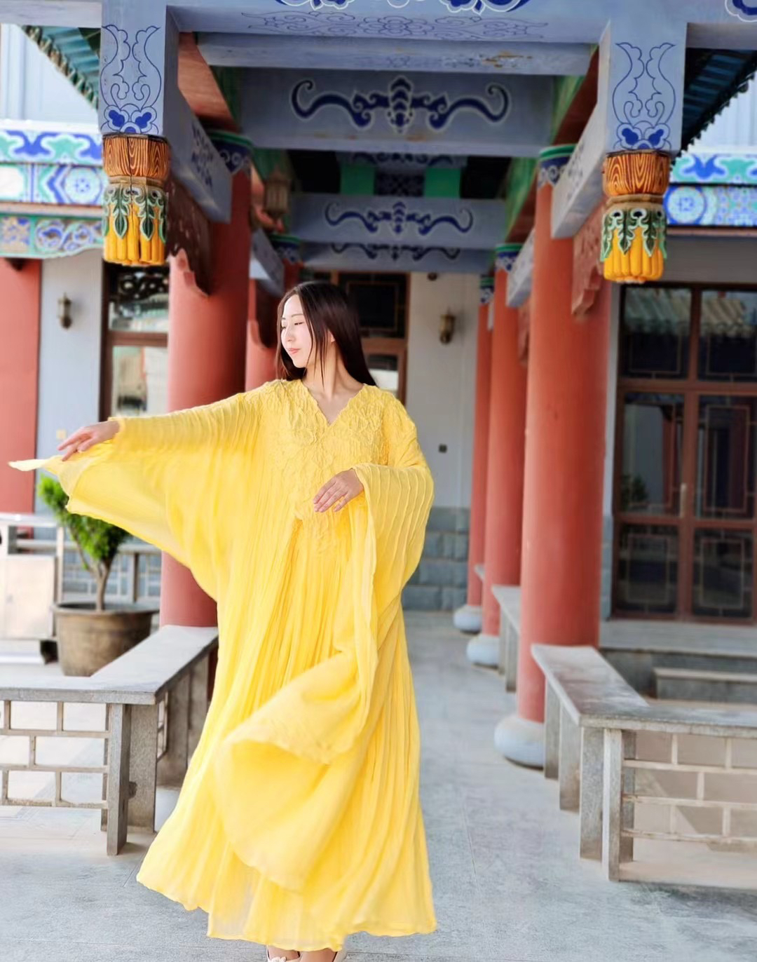 妙谛阁原创国风莺黄色v领花瓣钉珠棉麻修身飘逸大摆禅裙