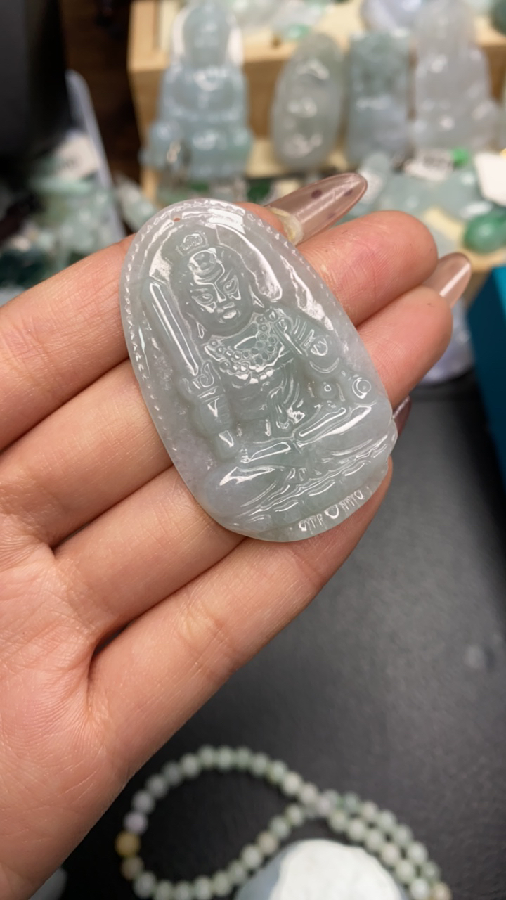 天然翡翠不动明王吊坠