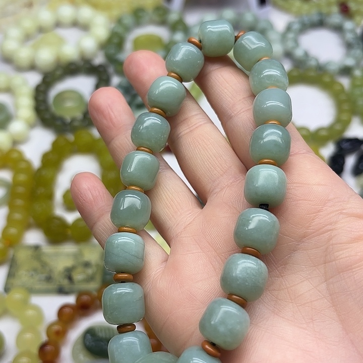 蛇纹石玉手持未镶嵌