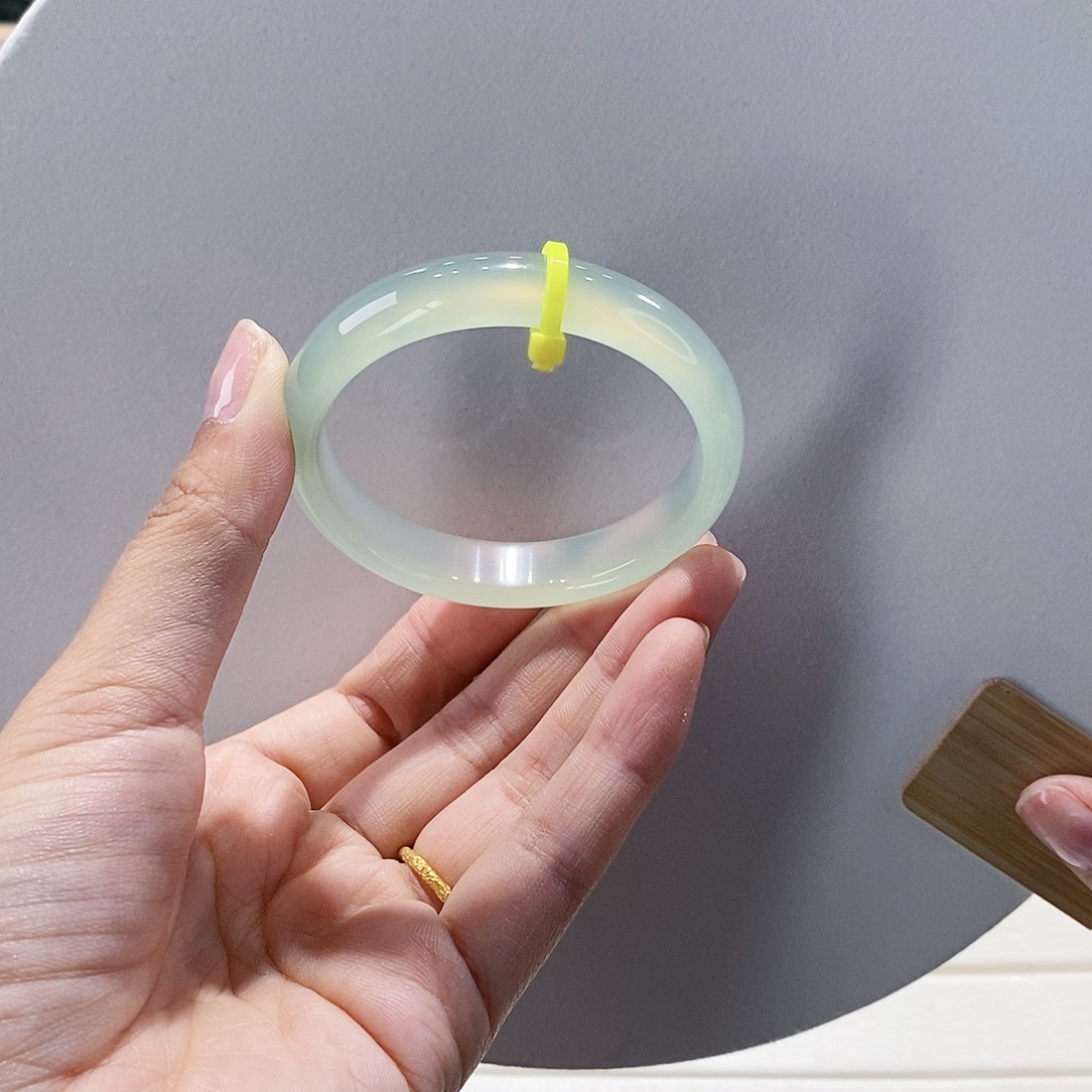 玛瑙/玉髓手镯未镶嵌52.1