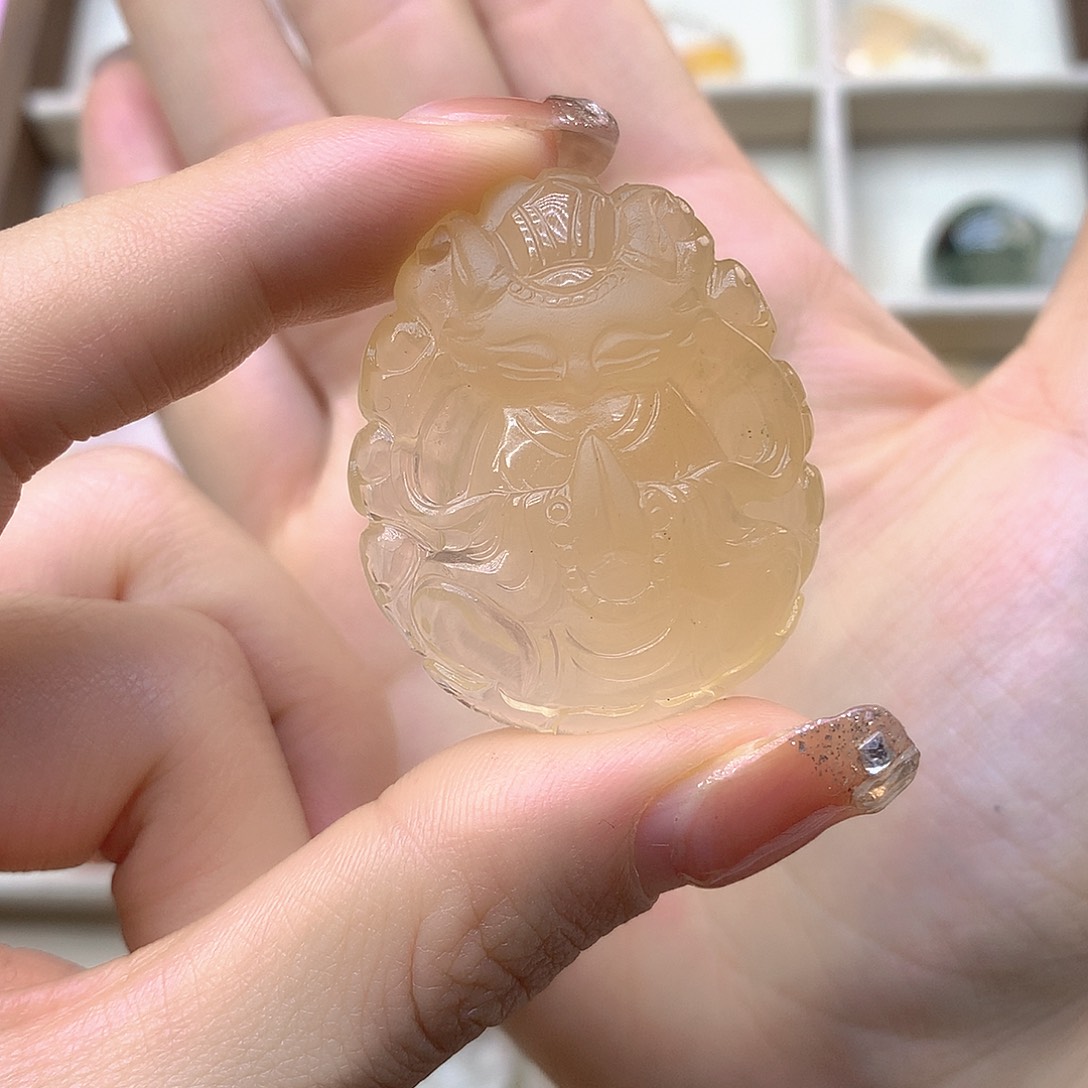 水晶颈饰未镶嵌天然水晶雕刻狐狸