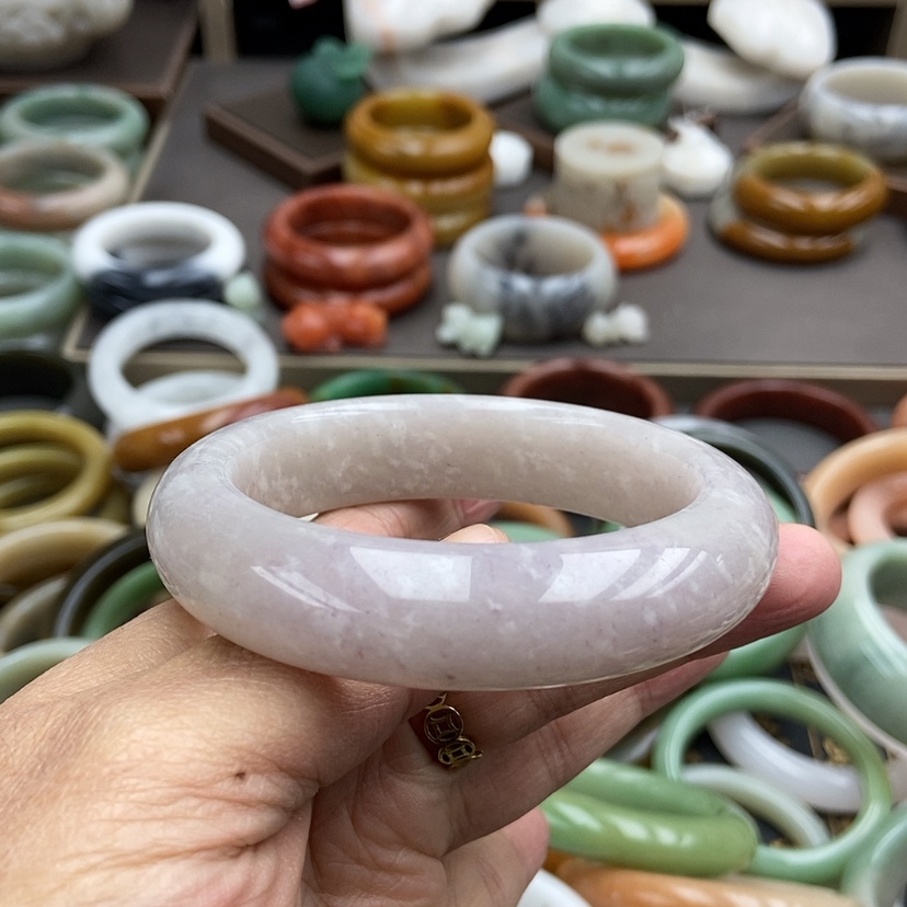 【闪购商品】石英质玉手镯未镶嵌单****妇