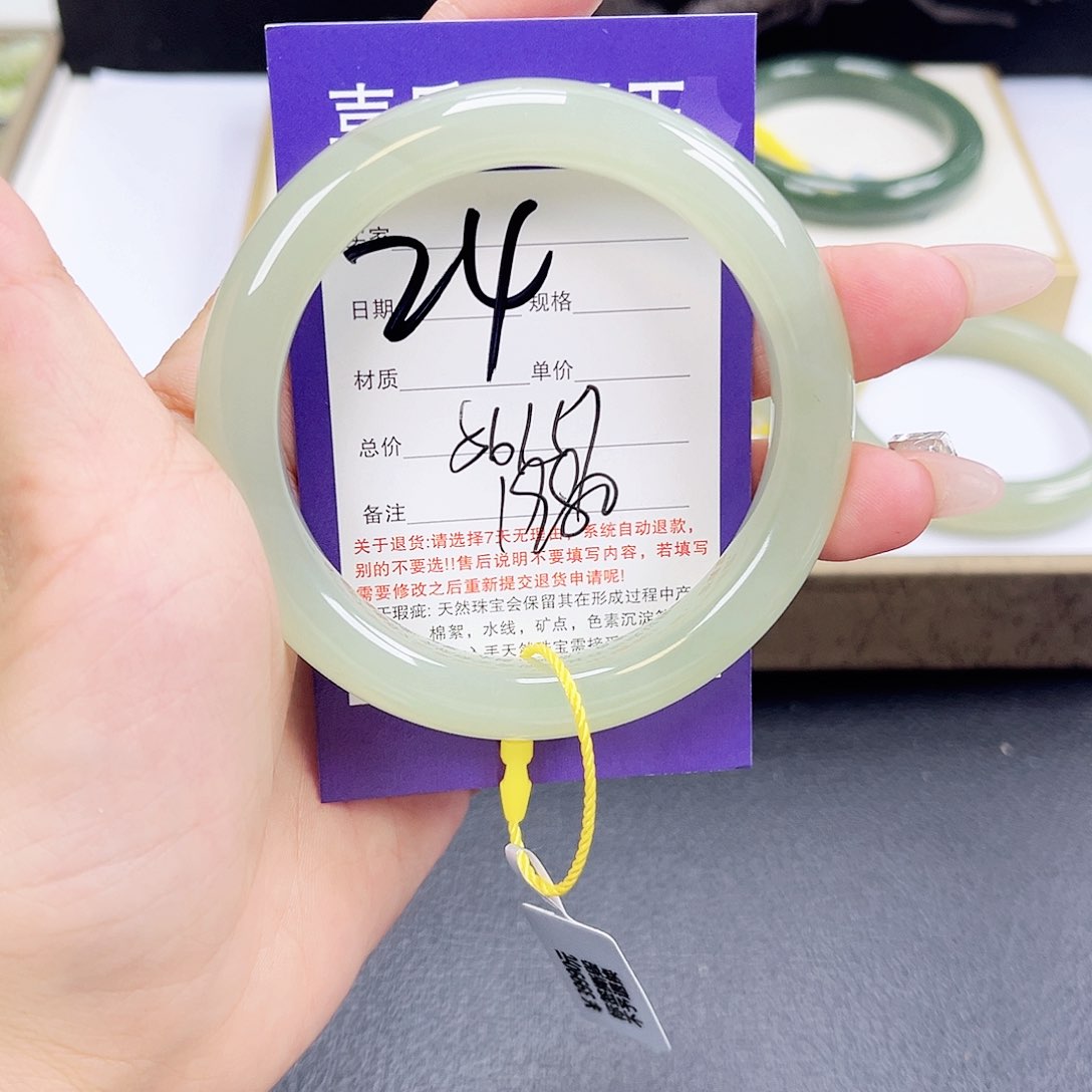 和田玉手镯未镶嵌