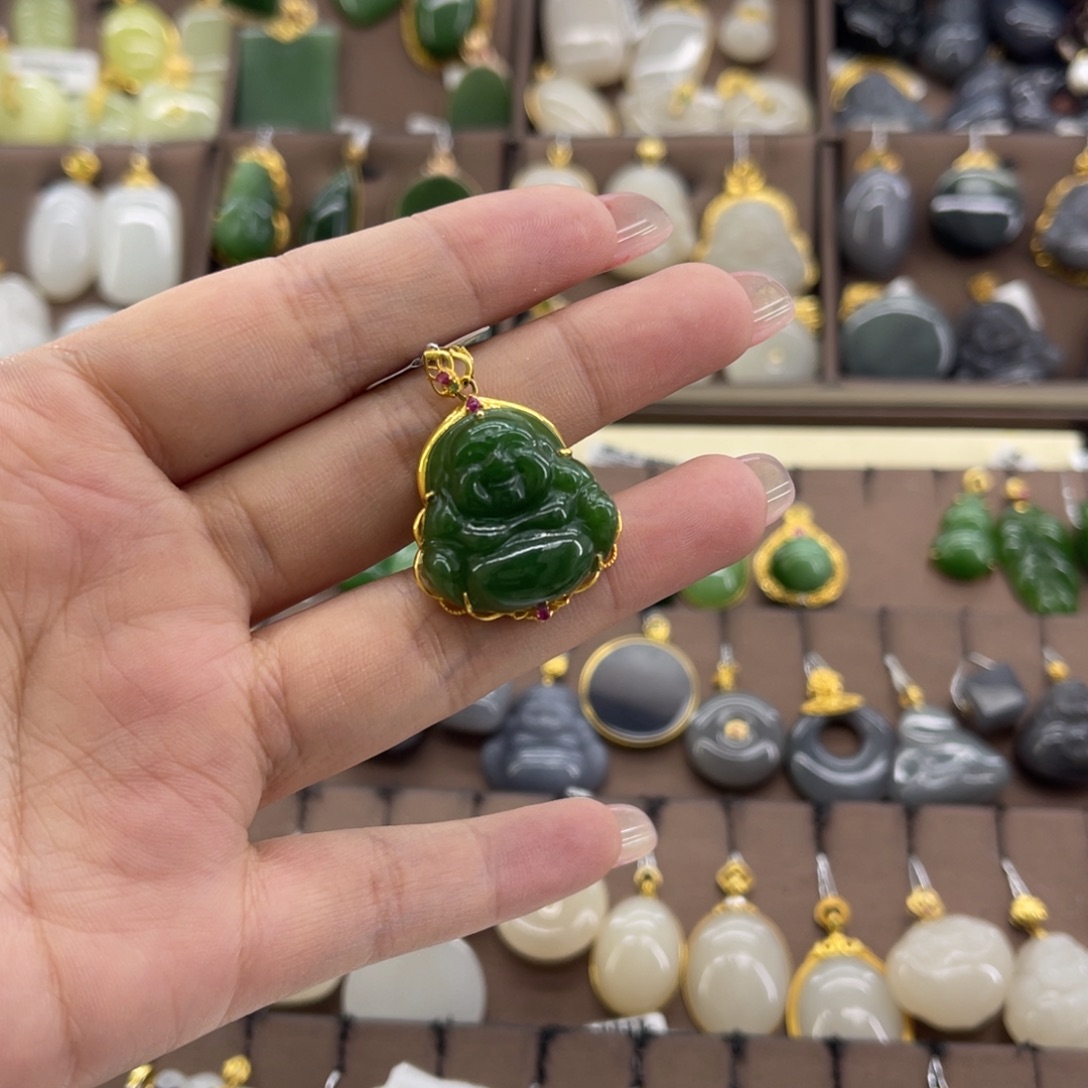 和田玉18K金镶嵌吊坠(赠链)