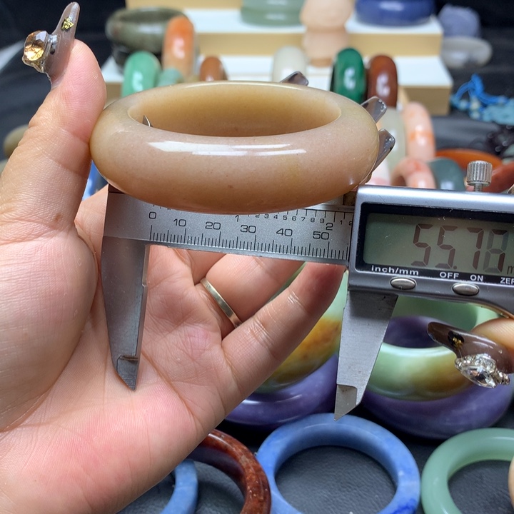 未镶嵌手镯石英质玉