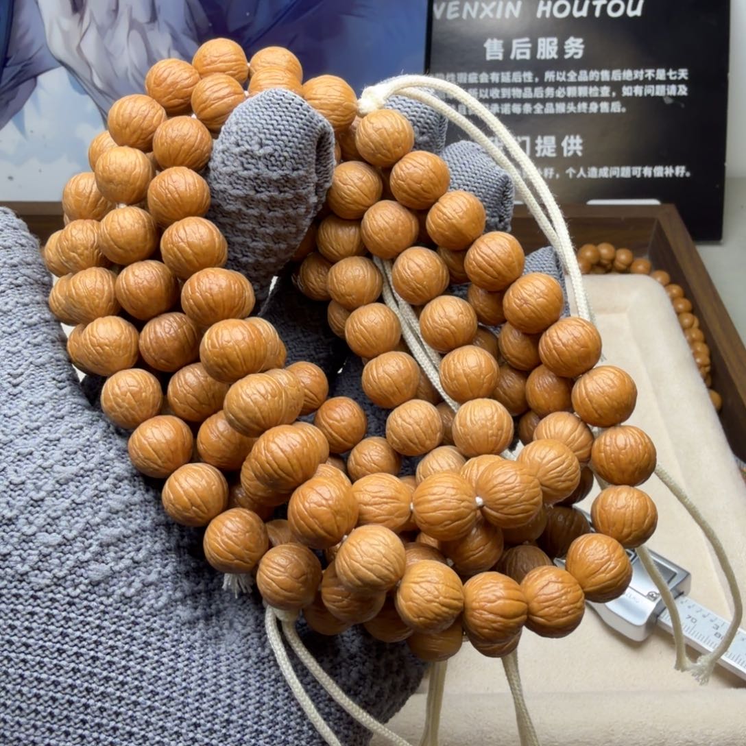 猴头核桃吊坠11加凤羽同尺手持