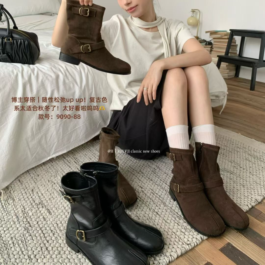 9090-88秋冬时尚休闲短装中筒靴圆头皮带扣马丁靴侧拉链绒面粗跟
