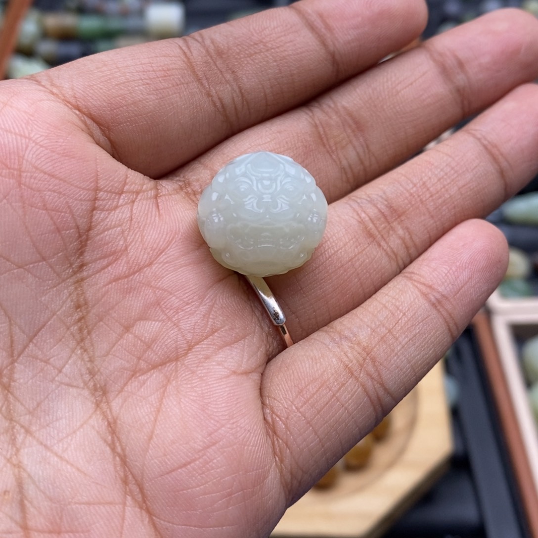 奔***哥和田玉（糖玉）未镶嵌颈饰