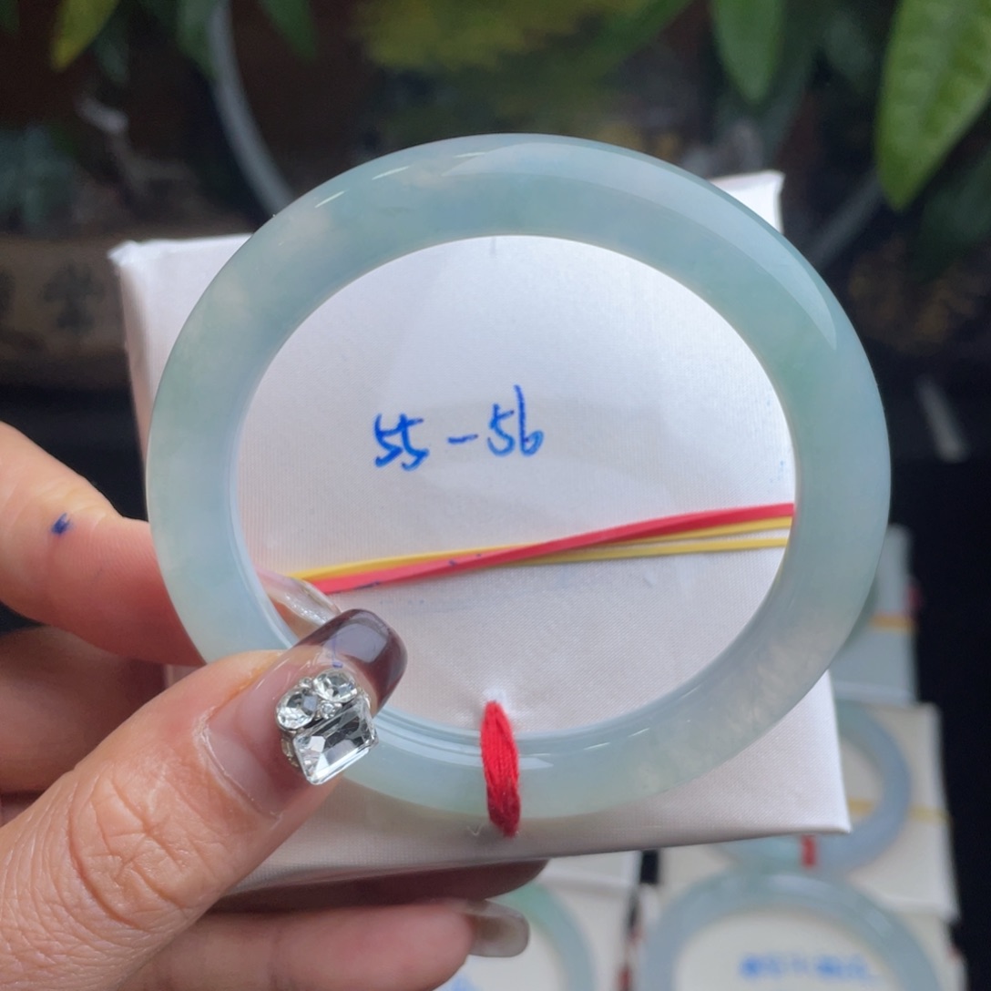 翡翠手镯未镶嵌翡翠手镯