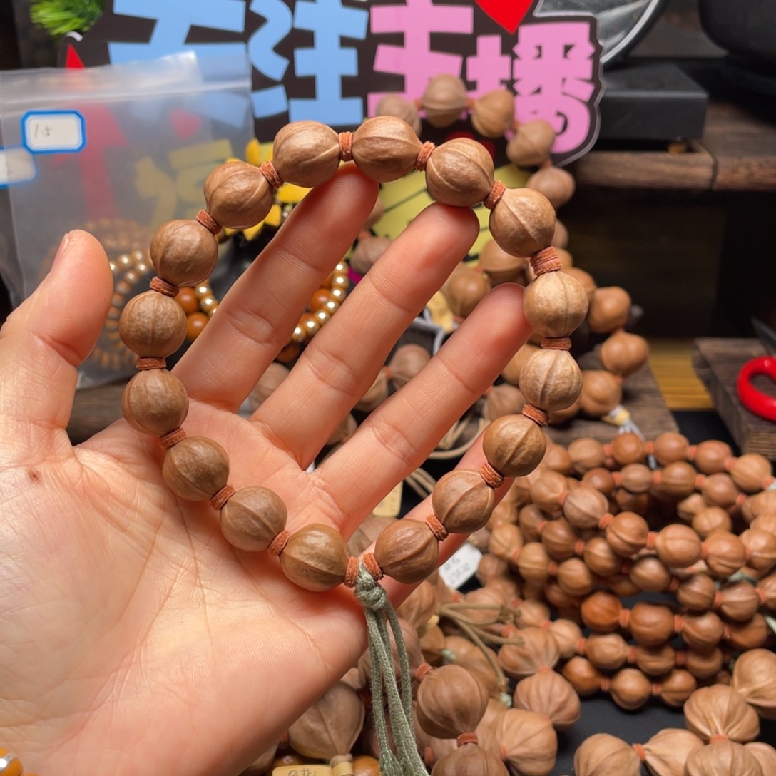 霸***崩橄榄核吊坠鲨鱼背铁核