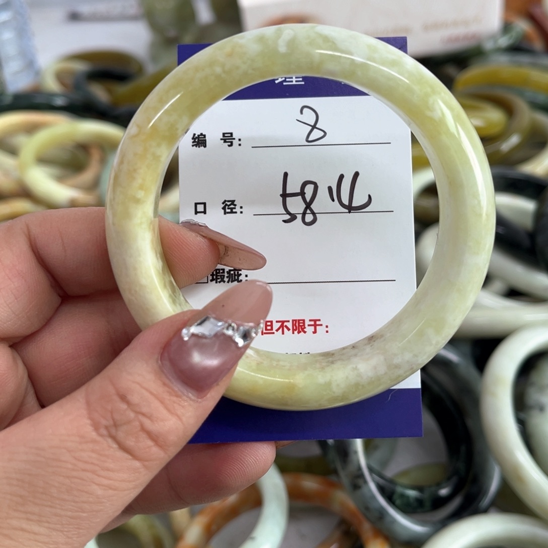 蛇纹石玉手镯未镶嵌