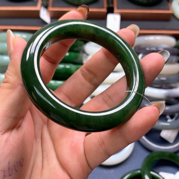 【闪购商品】未镶嵌手镯和田玉（碧玉）