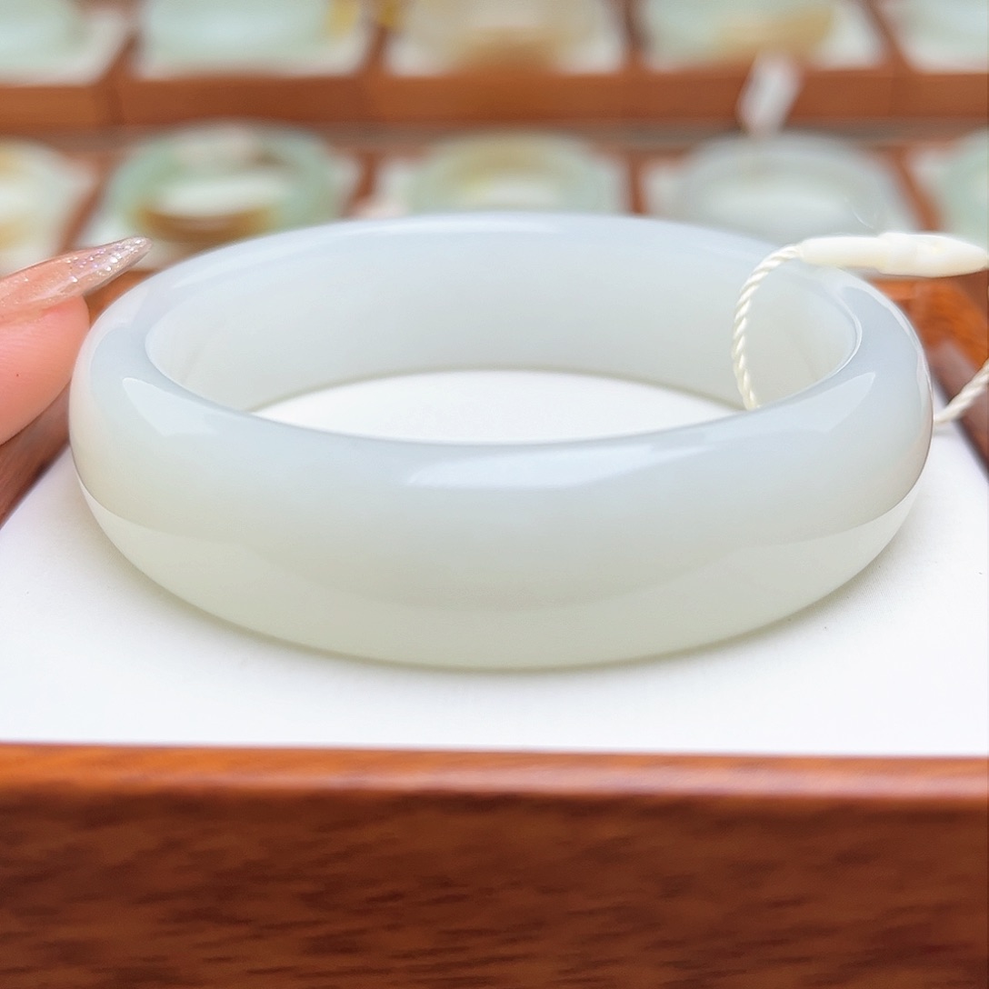 和田玉手镯未镶嵌57.5