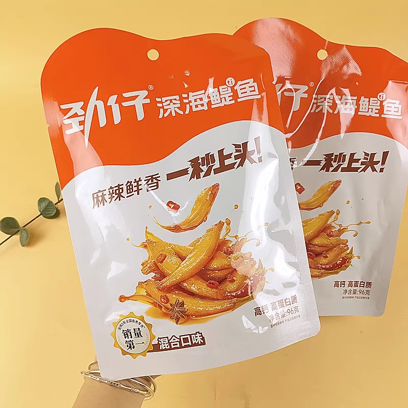 劲仔深海鳀鱼香辣麻辣酸辣酱卤小鱼干96g混合口味高钙高蛋白零食