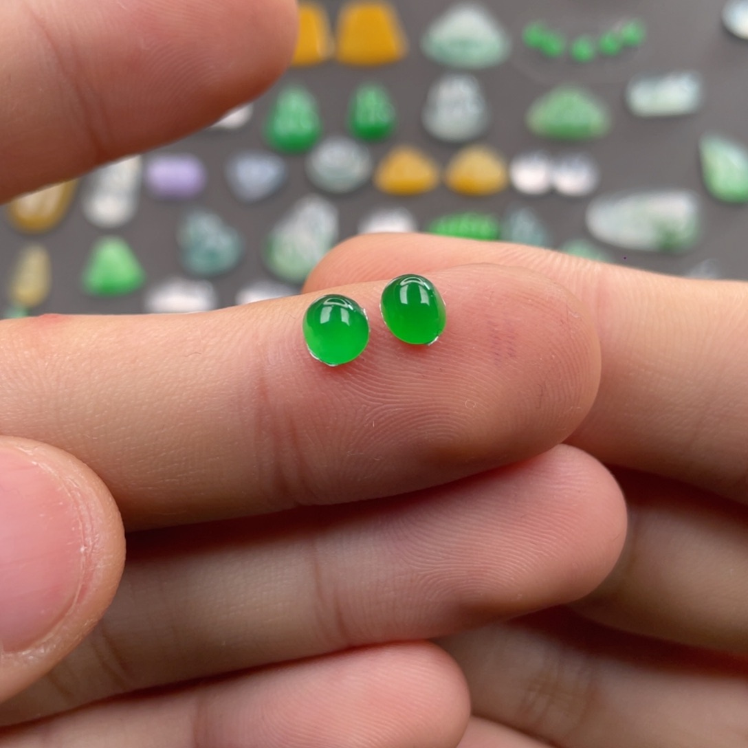 翡翠耳饰未镶嵌翡翠