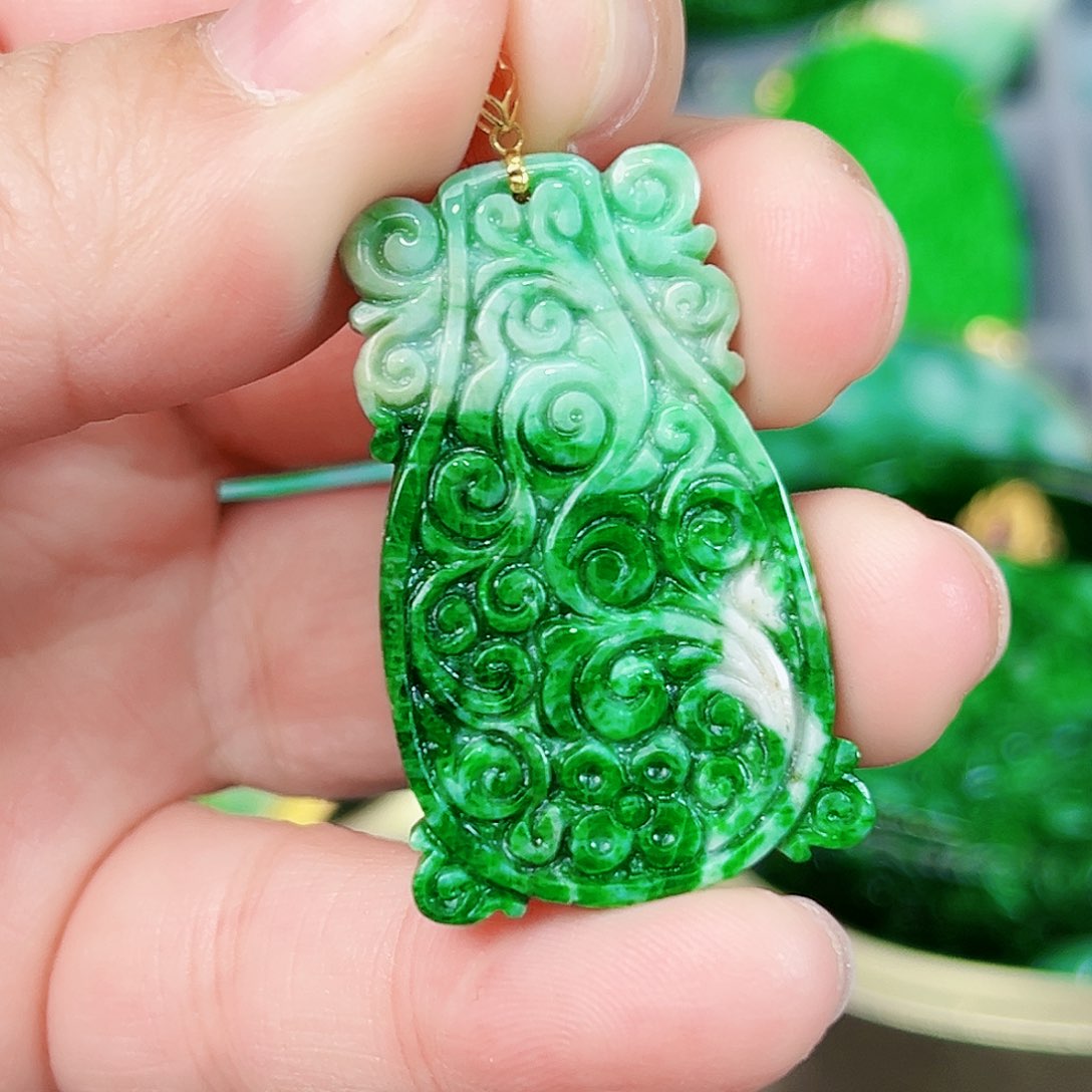 翡翠颈饰18K金镶嵌吊坠