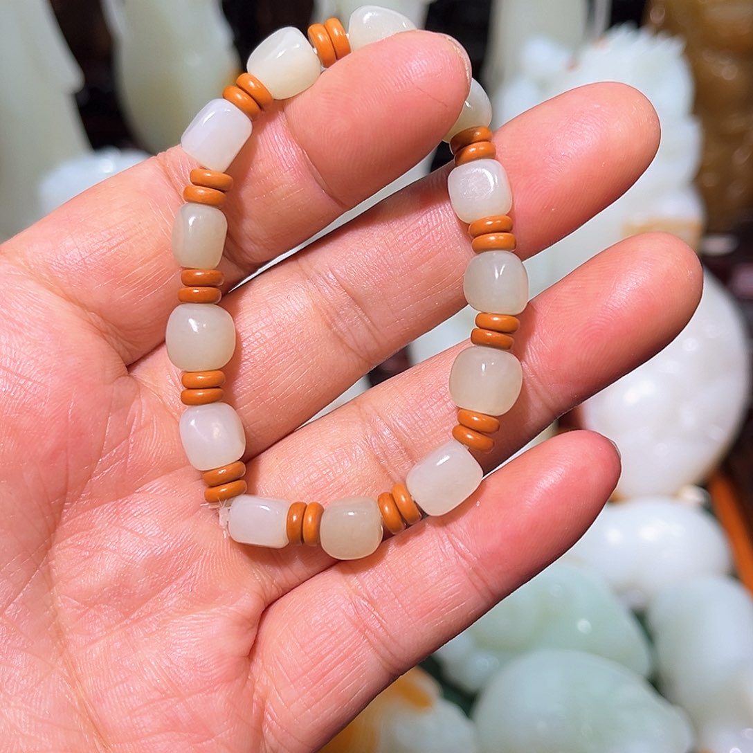 和田玉挂件未镶嵌何**忧