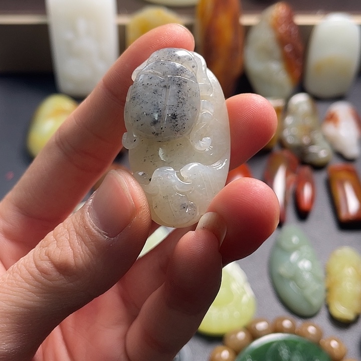 和田玉未镶嵌颈饰