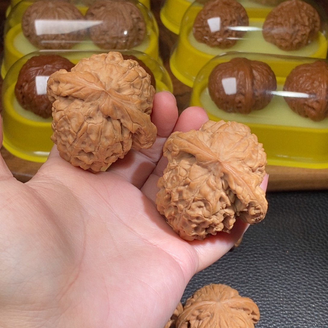 文玩核桃把件50龙鼎