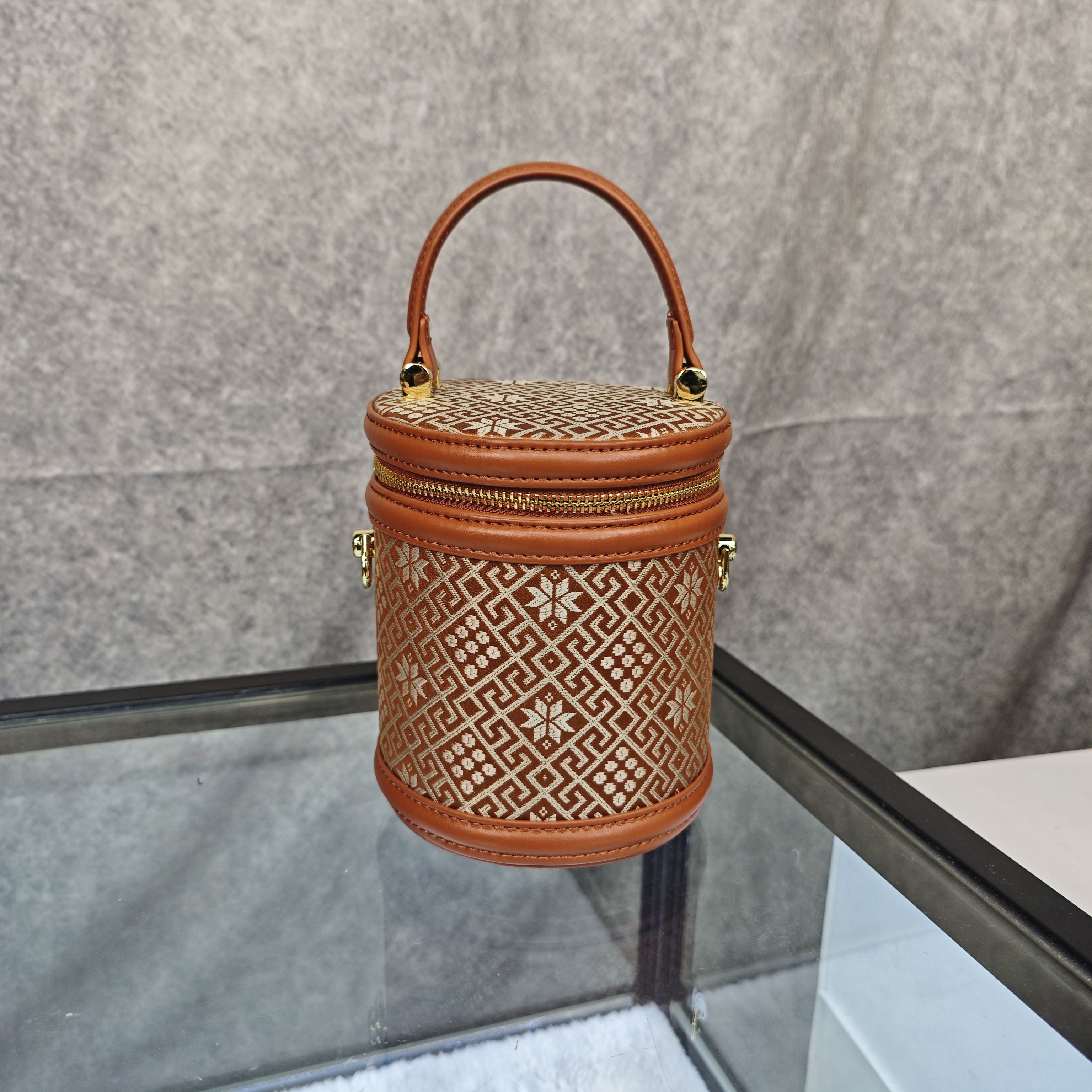 【顺丰现货】【棕色故宫纹】【发财桶】【广西非遗手工壮锦】轻奢气质包包