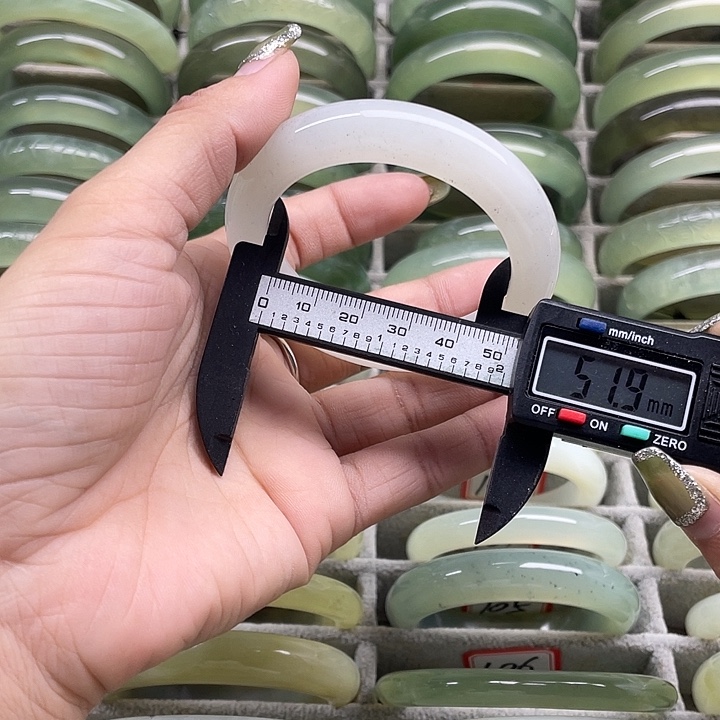 蛇纹石玉未镶嵌手镯110