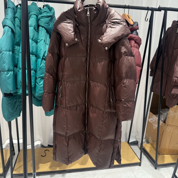 新款长款羽绒服时尚