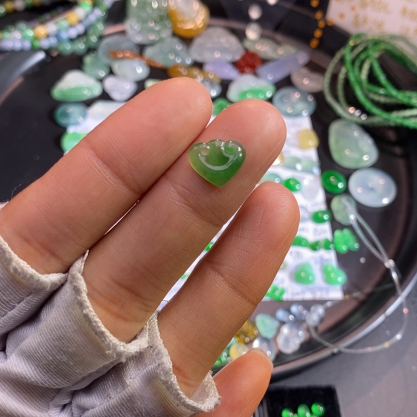 【闪购商品】翡翠挂件未镶嵌如意