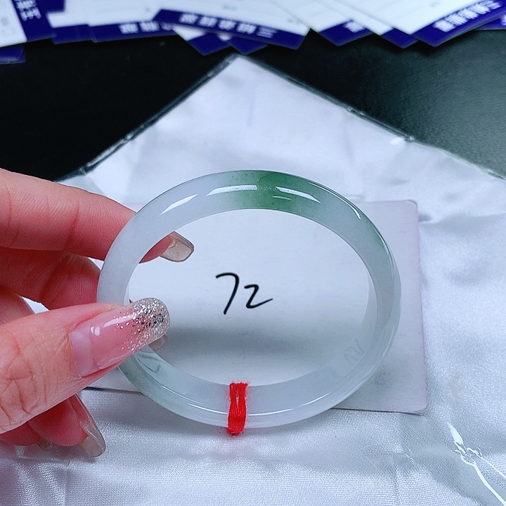 翡翠手镯（贵妃镯）未镶嵌