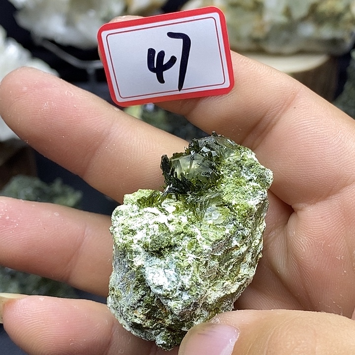 有机玻璃巴基斯坦绿莲石水晶共生47