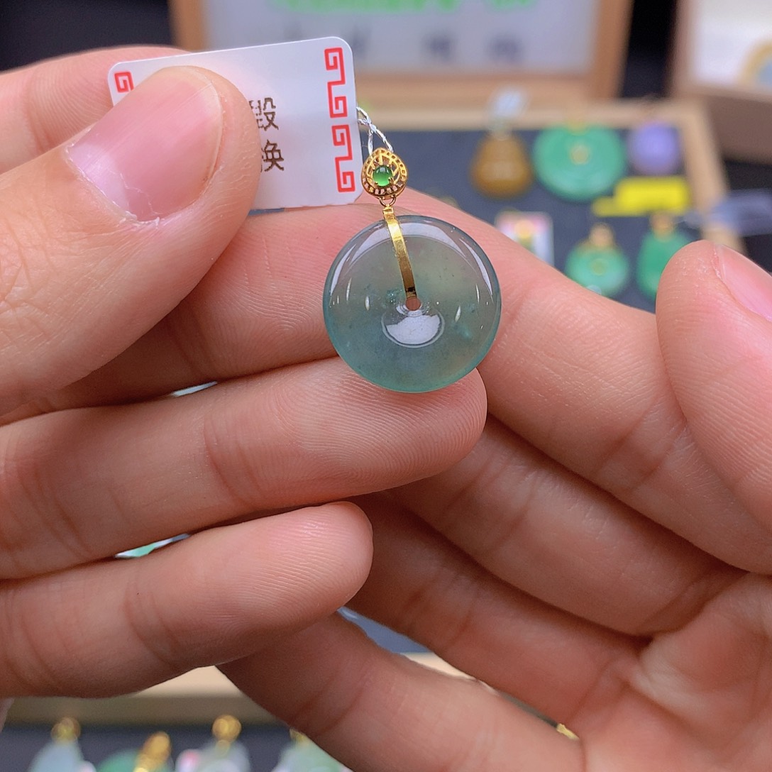 翡翠颈饰18K金镶嵌翡翠