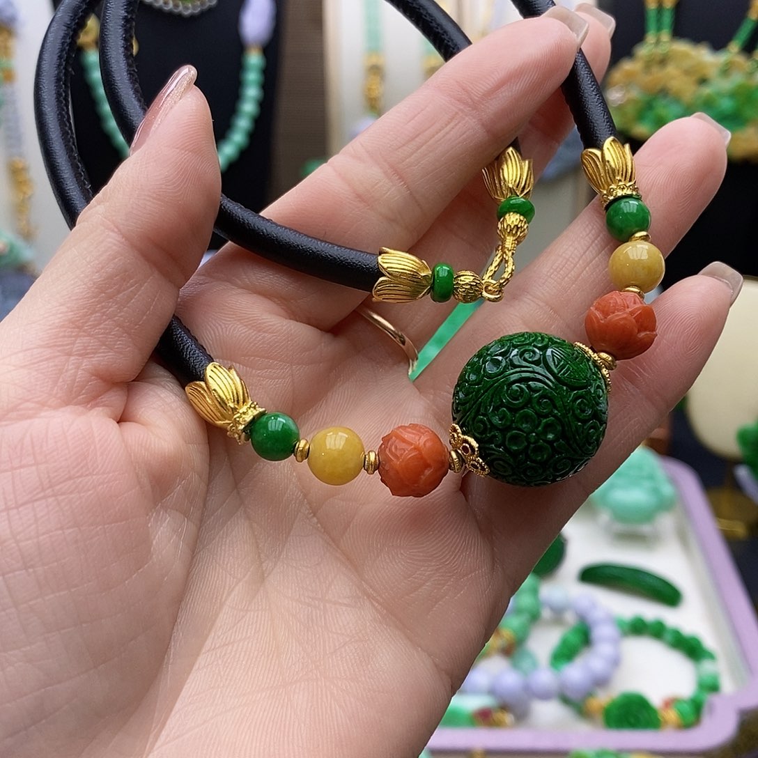 翡翠耳饰未镶嵌天然