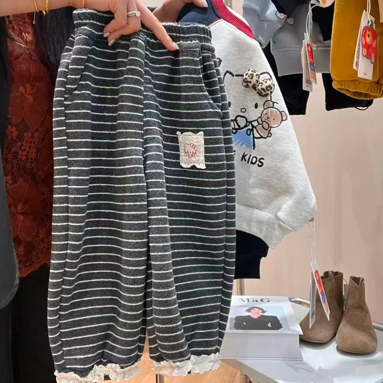 女童秋冬加绒卫裤2025新款女宝宝TK猫刺绣条纹一体绒休闲束脚长裤