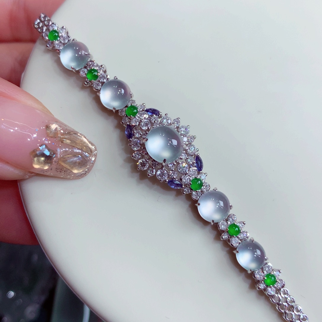 翡翠颈饰18K金镶嵌天然缅甸翡翠 