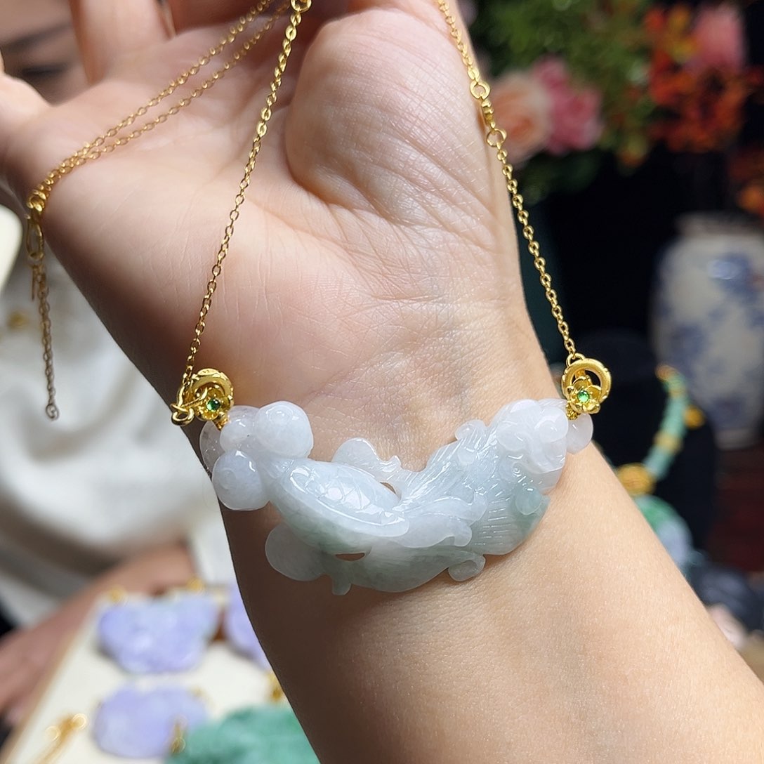 翡翠颈饰未镶嵌锦鲤