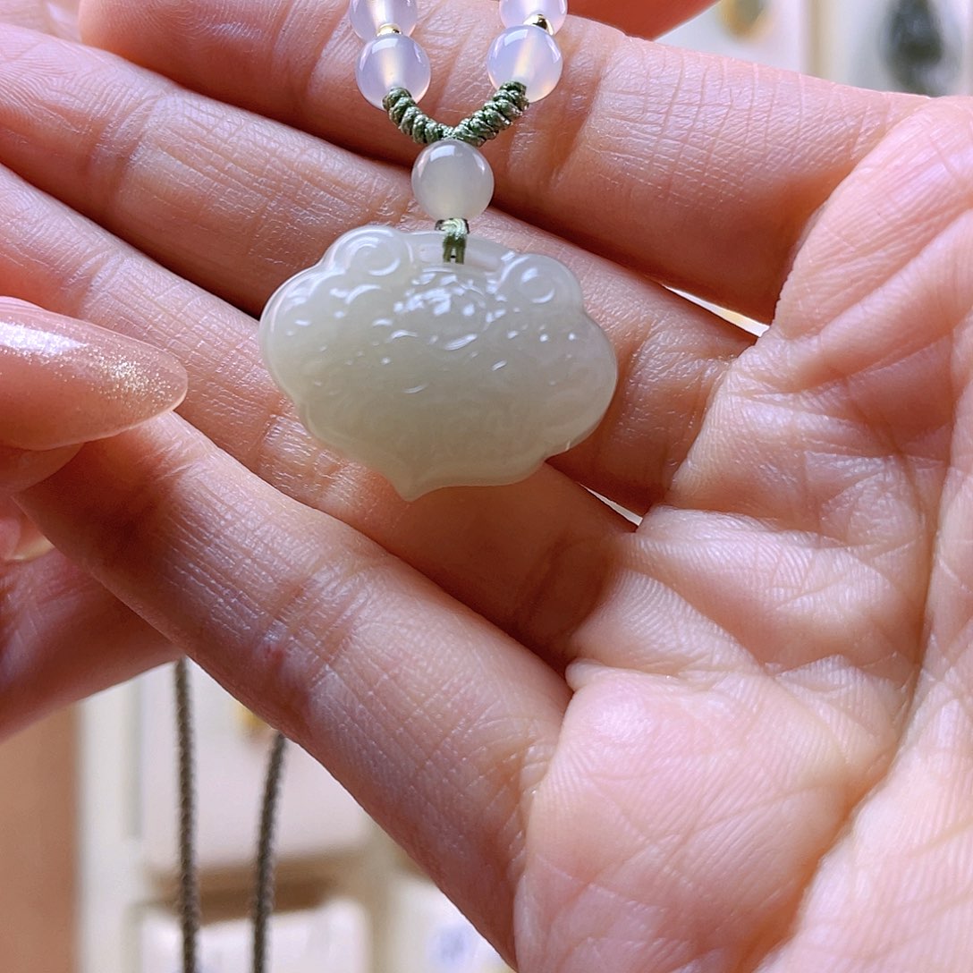 和田玉吊坠(赠链)未镶嵌?****?