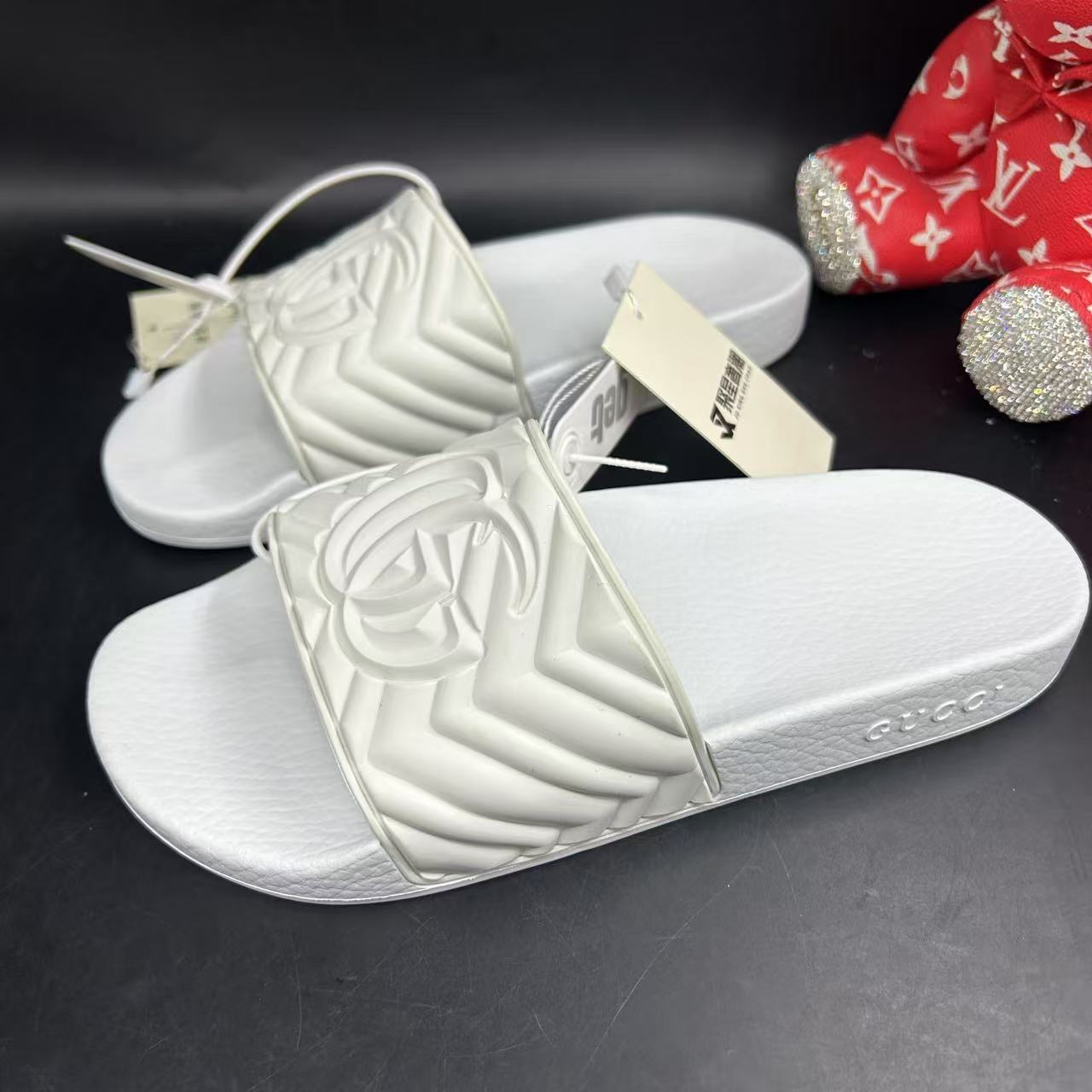 95新 GUCCI/古驰 白色双G时尚舒适凉拖鞋40/41欧码ddm2177