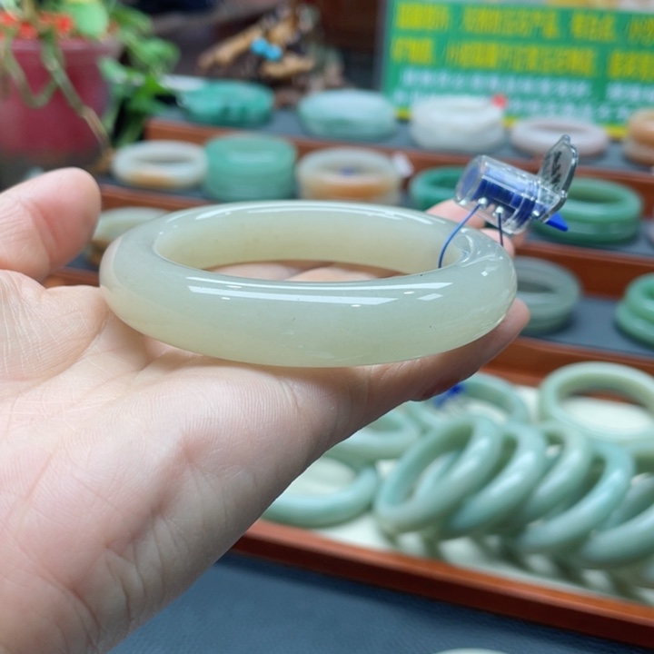 石英质玉手镯未镶嵌用****∴佘太翠福利手镯